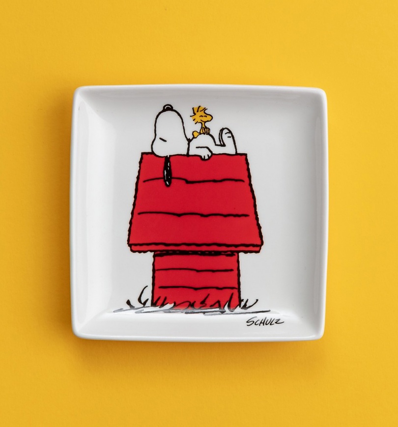 An image of Peanuts Snoopy Doghouse Trinket Tray