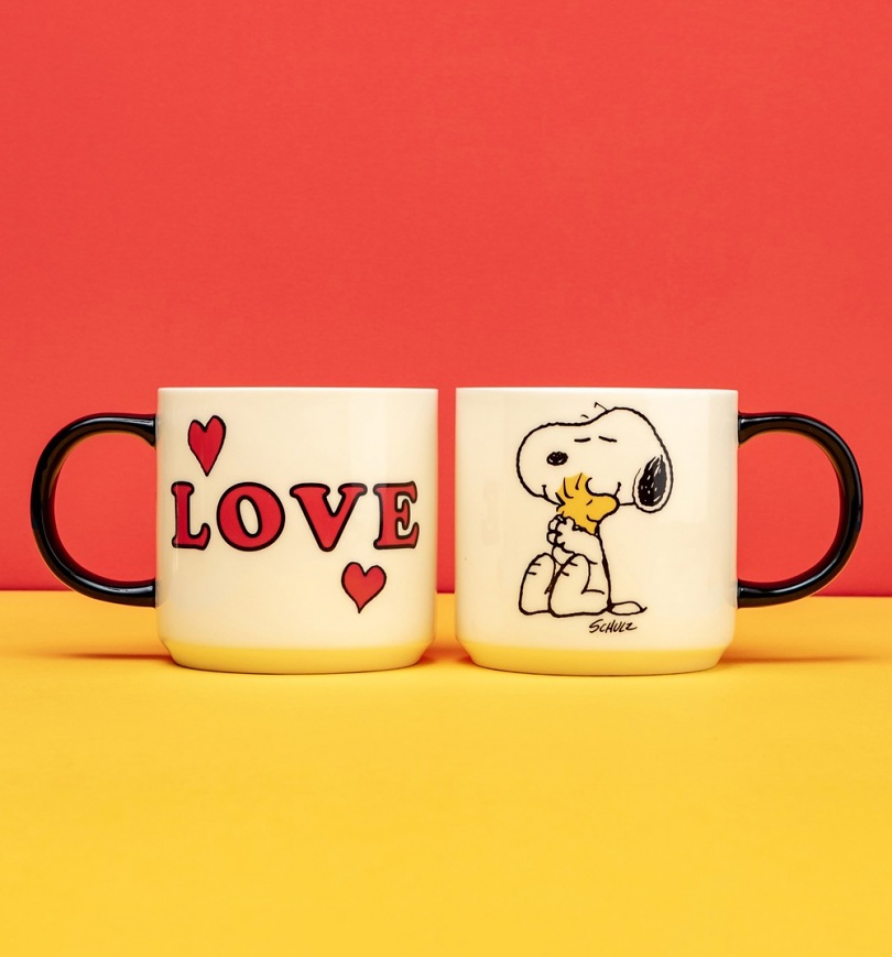 An image of Peanuts Snoopy Love Mug