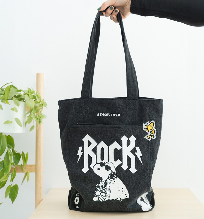 An image of Peanuts Snoopy Rock Tote Bag