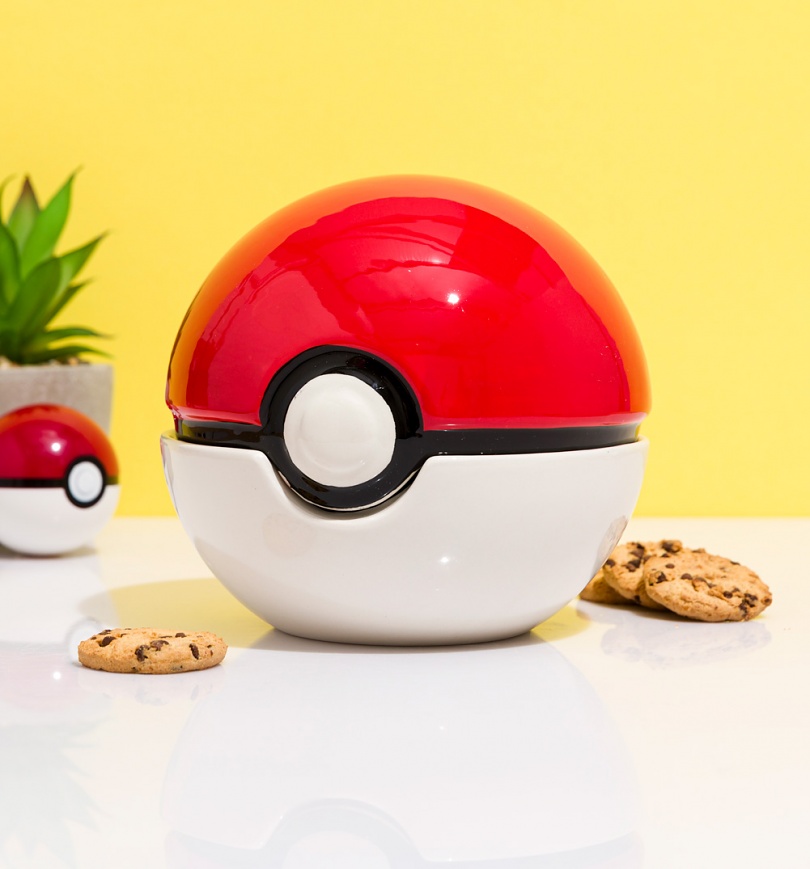 An image of Pokemon Pokeball Cookie Jar