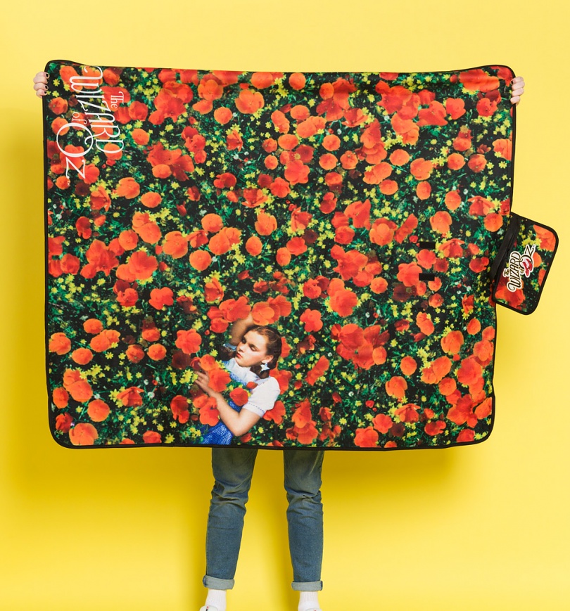 An image of The Wizard Of Oz Poppy Field Foldable Travel Blanket