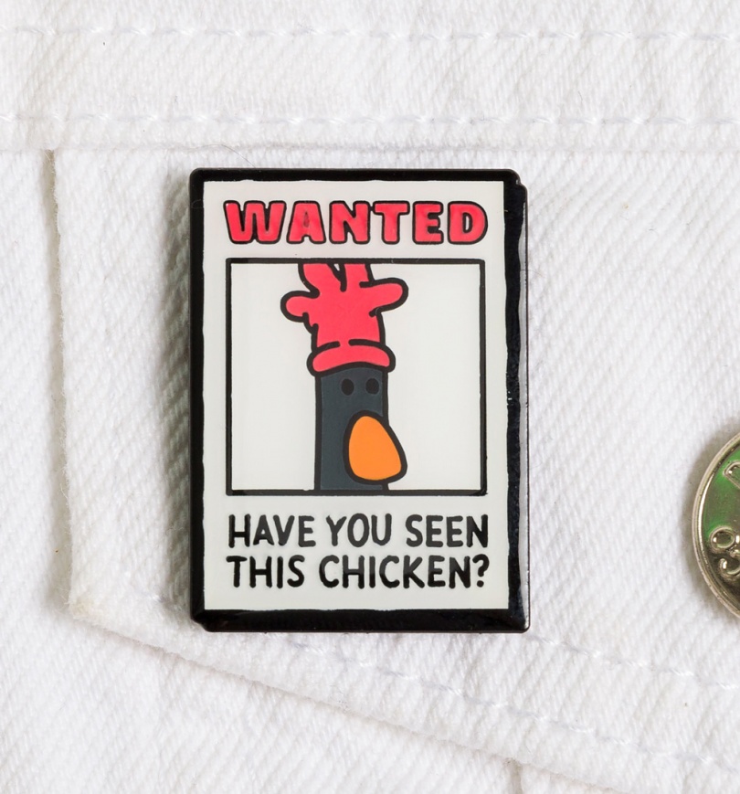 An image of Wallace & Gromit Feathers McGraw Wanted Pin Badge