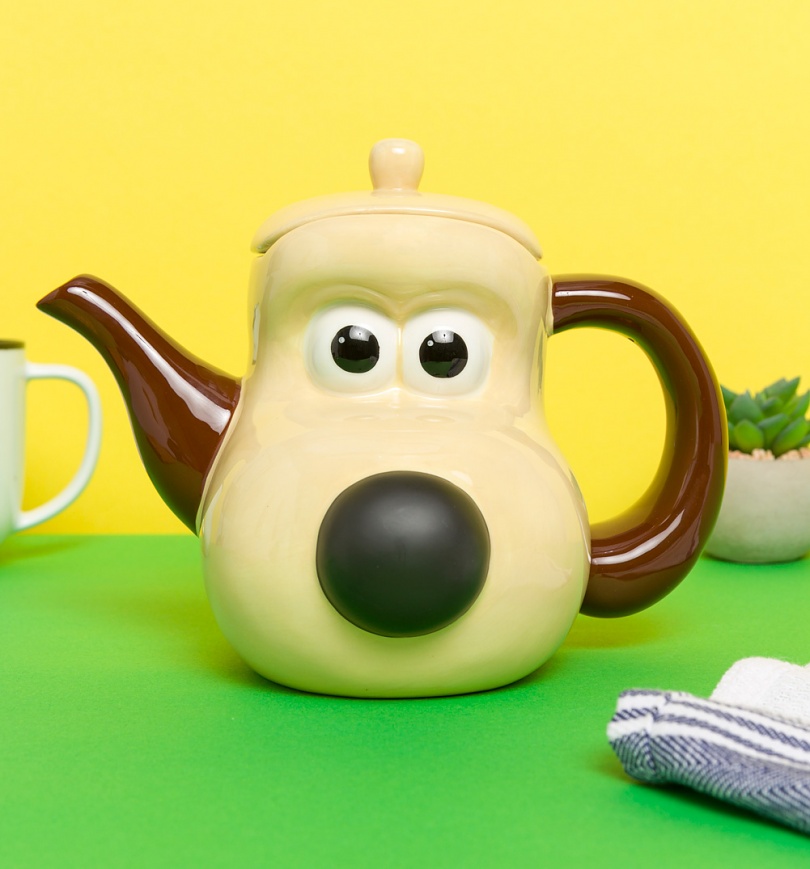 An image of Wallace & Gromit Gromit Shaped Heat Change Teapot