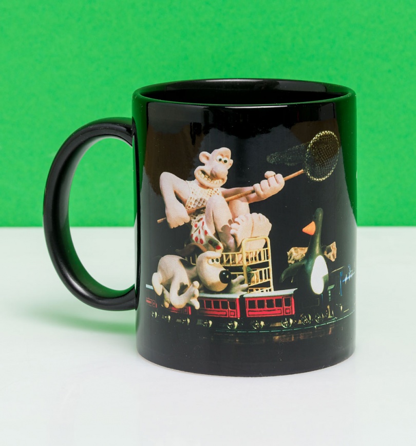 An image of Wallace and Gromit The Wrong Trousers Chase Black Mug
